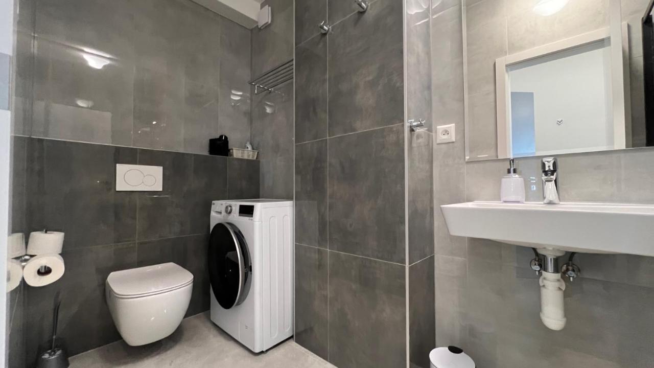 Air Conditioned 1 Room Apartment Vienna Gate, 2 Bratislava Ngoại thất bức ảnh